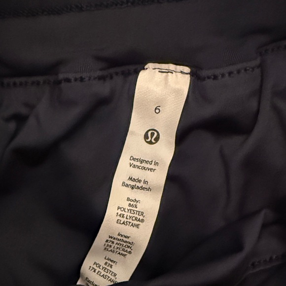 lululemon athletica Track That Navy Blue Athletic Shorts 3”- NWT Size 6 - Picture 3 of 3